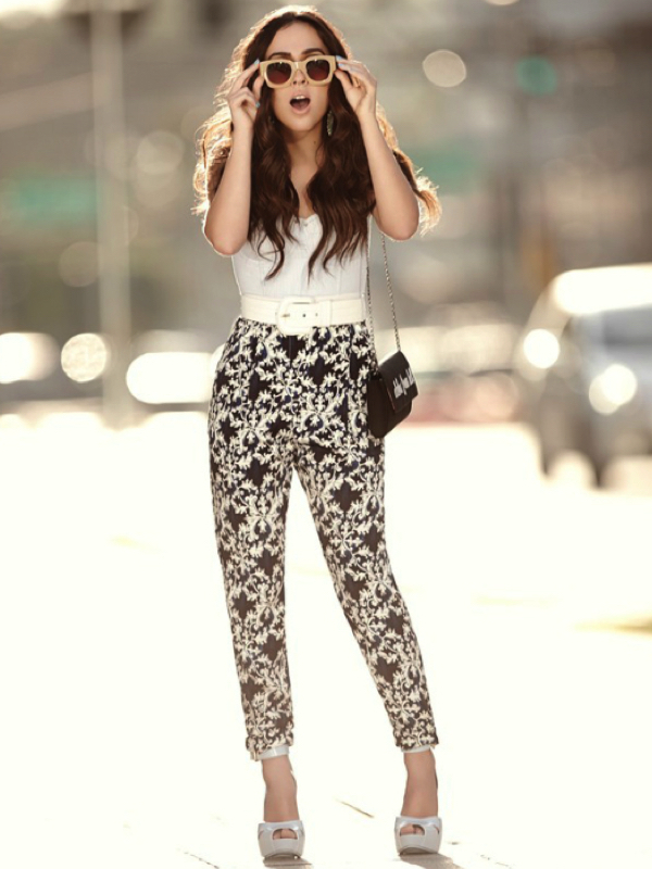 mulher-curvilinea-calça-cropped